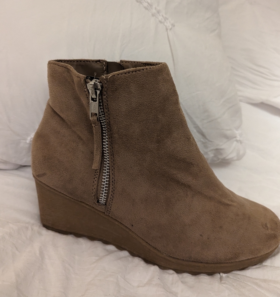 WIDE FIT TAN SUEDE BOOTIES SZ 9
